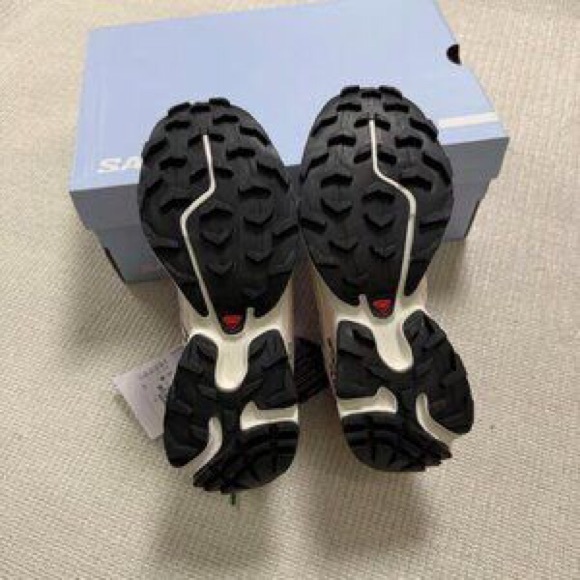 Salomon XT-6 Athletic Shoes - Picture 2 of 5